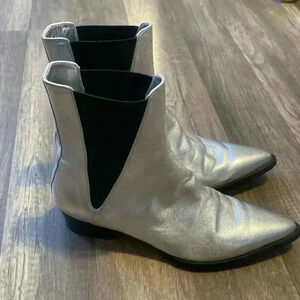 Brand: Frame Denim
Le Carson Leather Bootie, Silver